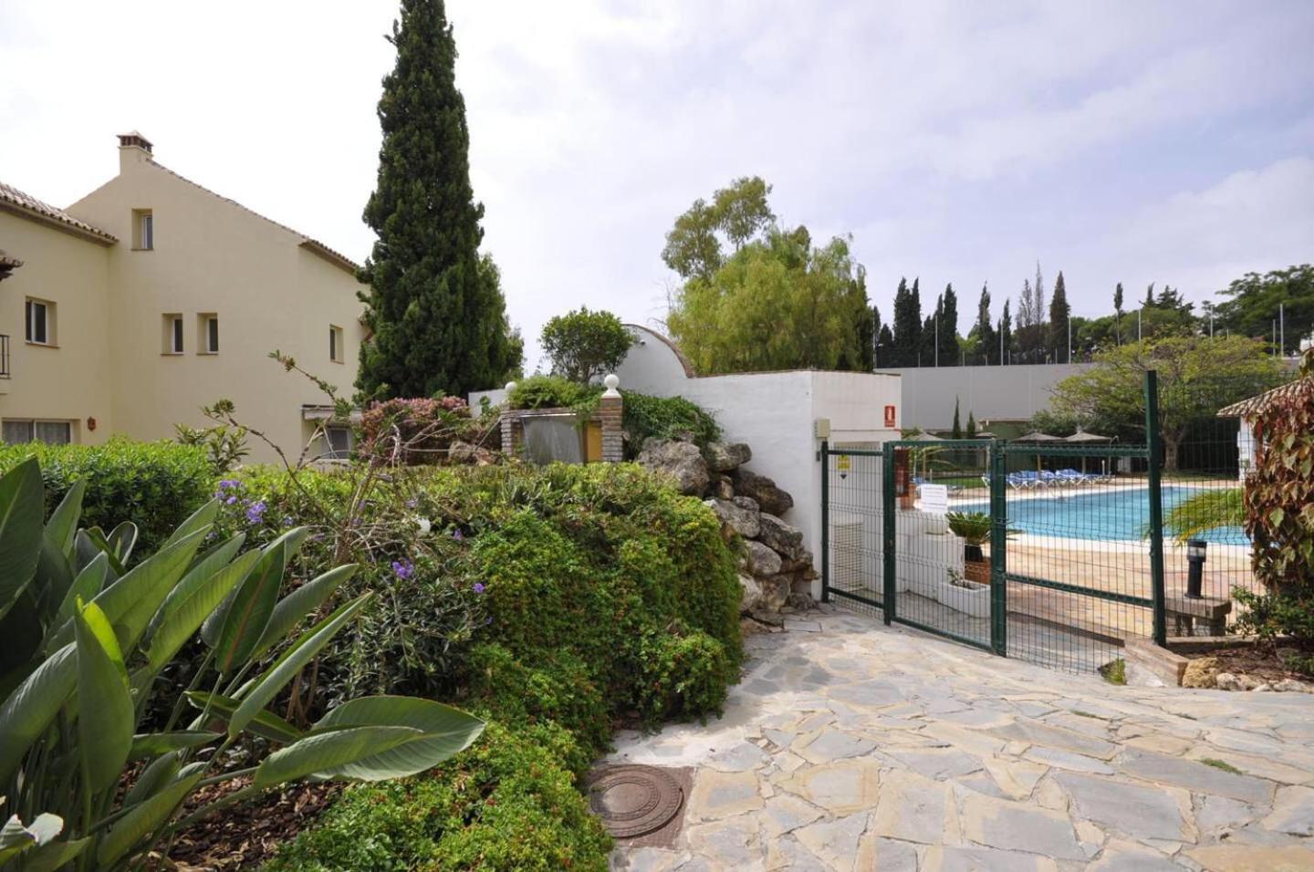 Pinos Aloha Apartament *